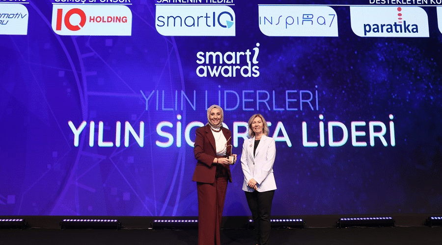 Neova Sigorta Genel Müdürü Neslihan Neciboğlu, Smart-i Awards’ta “Yılın Sigorta Lideri” Ödülünü Aldı